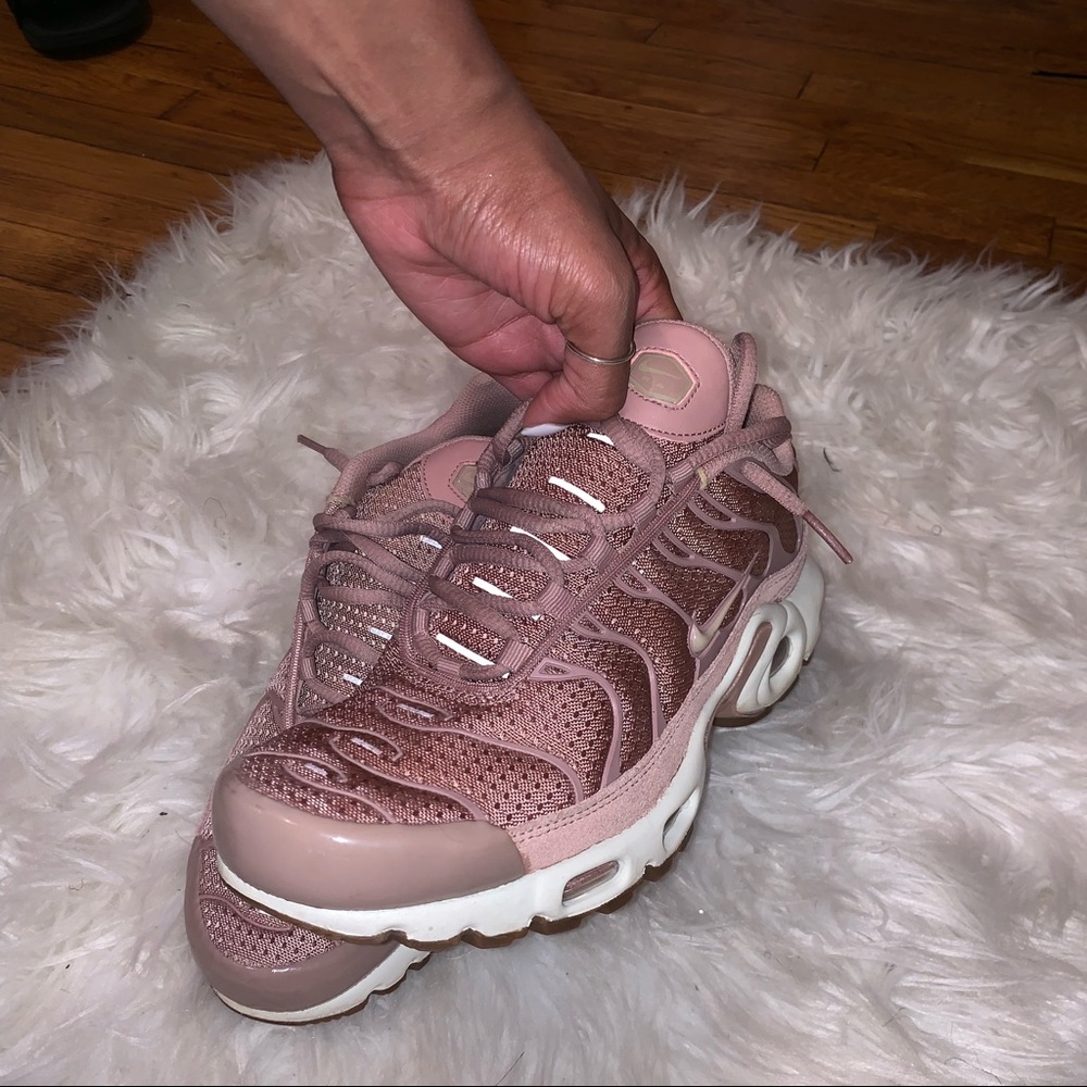 women’s nike airmax worn three times